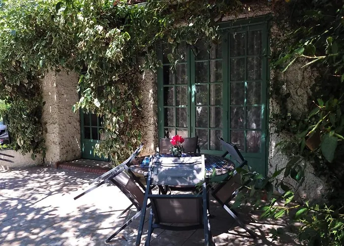 Les Jardins Du Patriarche 2* アグド