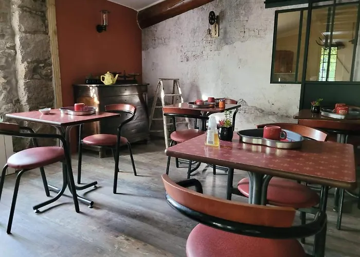 호텔 Les Jardins Du Patriarche 2*