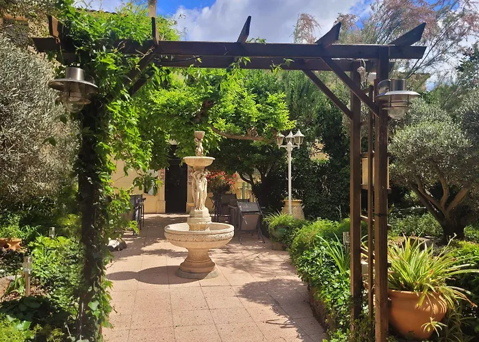 호텔 Les Jardins Du Patriarche 2*