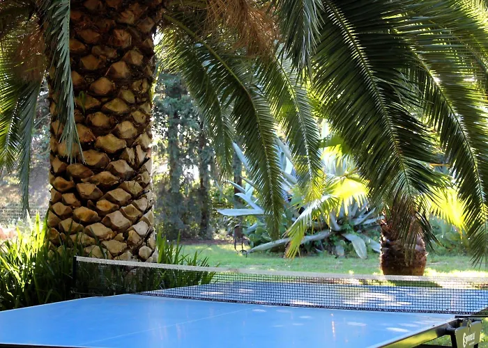 Les Jardins Du Patriarche 2* 아그