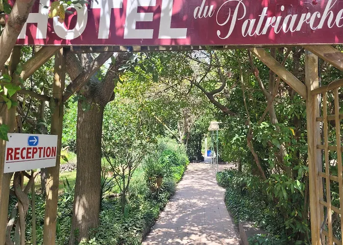 Les Jardins Du Patriarche 2* 아그